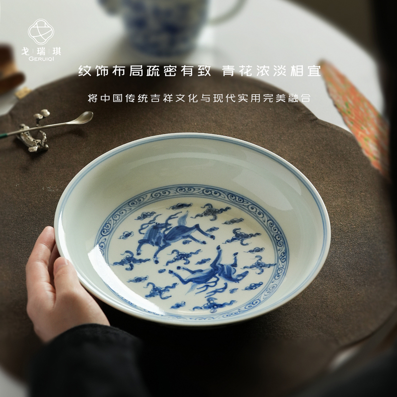Antique Ming Chenghua Blue and White Underglaze Hand-Painted Ceramic Tableware Plate Jingdezhen Household Snack Plate Teapot Tray Dry Brewing Tray Antique Ming Chenghua Blue and White Underglaze Hand-Painted Ceramic Tableware Plate Jingdezhen Household Snack Plate Teapot Tray Dry Brewing Tray