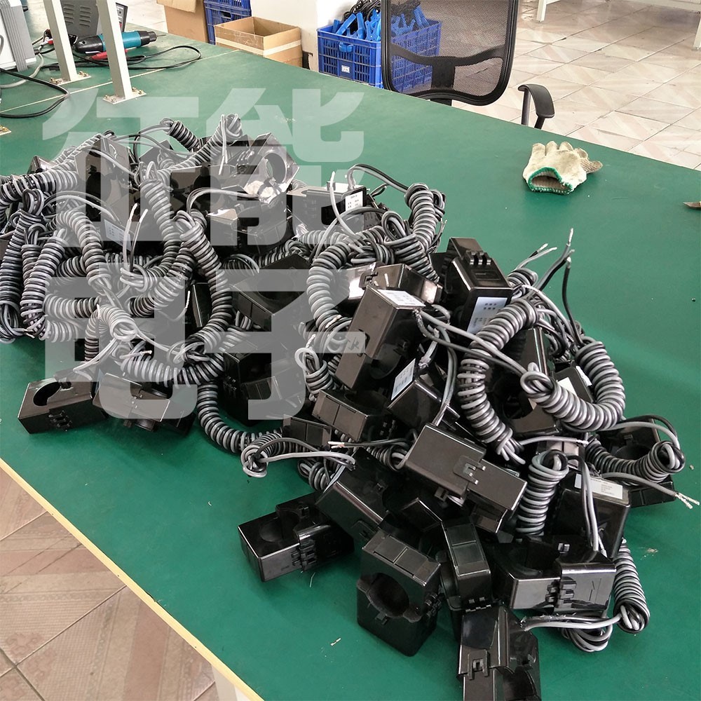 Open-and-open-type current sensor