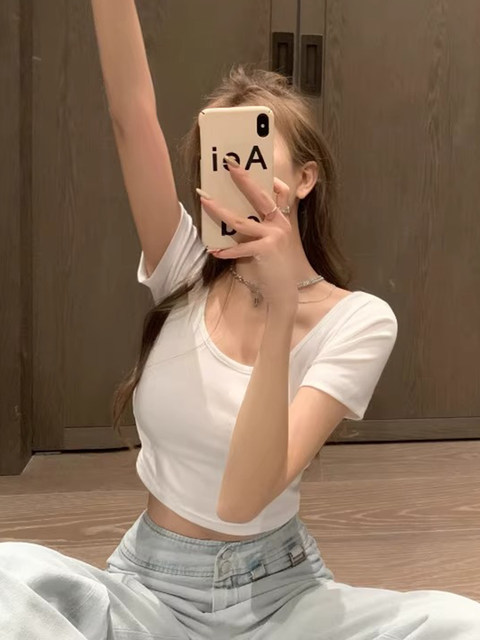 Short U-Neck Regular Shoulder Short-Sleeve T-Shirt for Women, Summer 2025 New Style, Sexy and Trendy, Waist-Revealing, Slimming, Unique Top