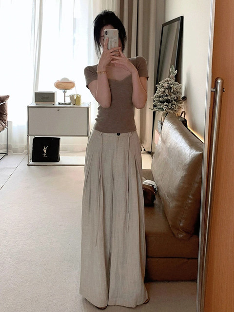 French-Style Square-Neck Short-Sleeve Wool Knit Top for Women, Summer 2025, Pure and Alluring Style, Waist-Cinching, Slim-Fit, Short T-Shirt Top