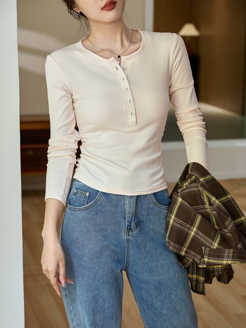Chic Buttoned Long Sleeve T-Shirt for Women, New Autumn/Winter Style, Elegant and Versatile, Waist-Cinching Ruched Base Layer Top
