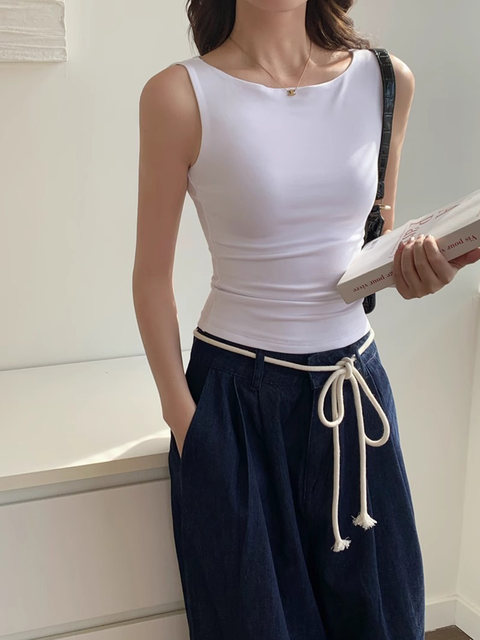 Short Camisole for Women, Suitable for Outerwear in Summer 2025, New Slim-Fit Sleeveless Top with a Halter Neck for a Trendy Look