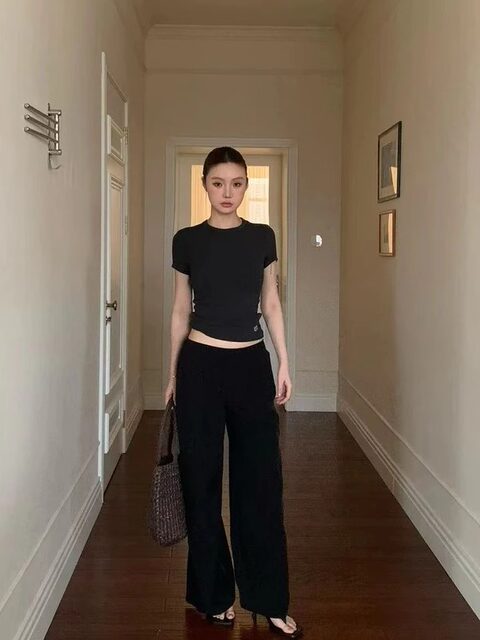 Chic Embroidered Hot Girl Short-Sleeved T-Shirt for Women, Summer 2025 New Style, Slim Fit, Tight-Fitting, Figure-Flattering, Short Top