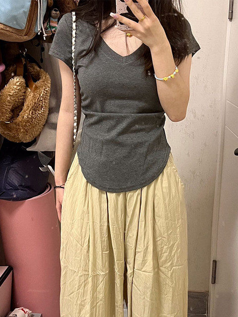 Design-Focused, Unique V-Neck T-Shirt for Women, Summer Irregular Korean-Style Chic, Distinctive Short Top, Hot Girl Short-Sleeve Top