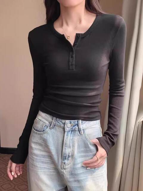 American Retro Sexy Half Open Collar Long-Sleeved T-Shirt for Women in Autumn and Winter with Unique Button Design Round Neck Knitted Top