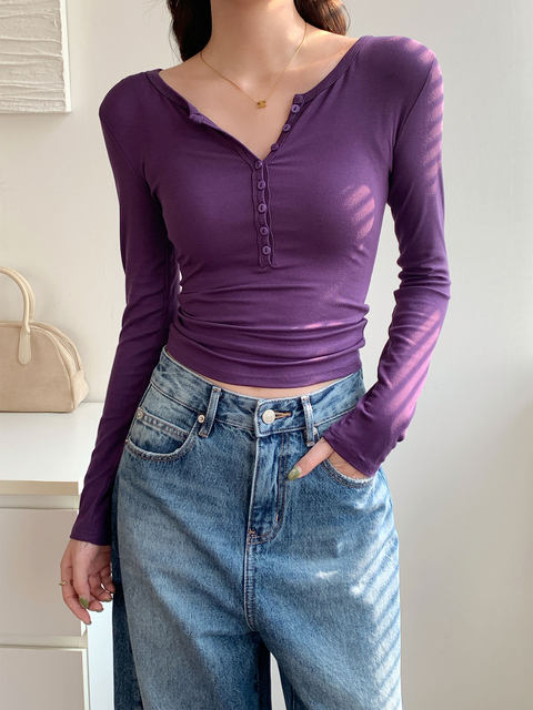 Tight-Fitting, Slimming Base Shirt in a Hot Girl Style, Autumn and Winter American Retro Style, Unique Shoulder Design, Slim Fit, Long-Sleeved Top for Layering