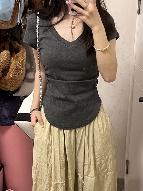 Design-Focused, Unique V-Neck T-Shirt for Women, Summer Irregular Korean-Style Chic, Distinctive Short Top, Hot Girl Short-Sleeve Top