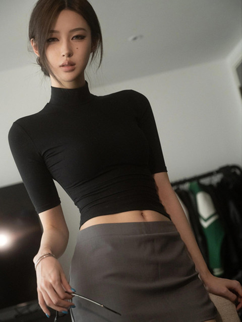 American-Style Black Half-High Collar Mid-Sleeve T-Shirt for Women, Autumn Sexy Tight-Fitting Slim-Fit Inner Layer Short Top