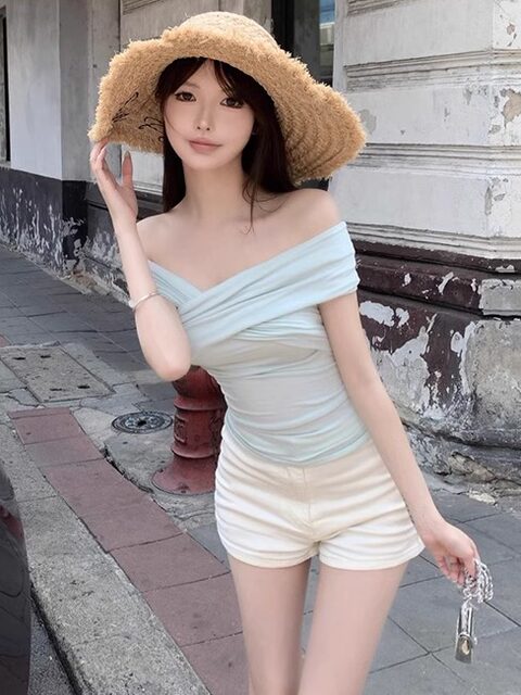 Atmospheric Cross V-Neck One-Shoulder T-Shirt for Women, Spring and Summer Design, Super Beautiful and Stunning, Can Be Worn Alone, Sexy Off-Shoulder Top