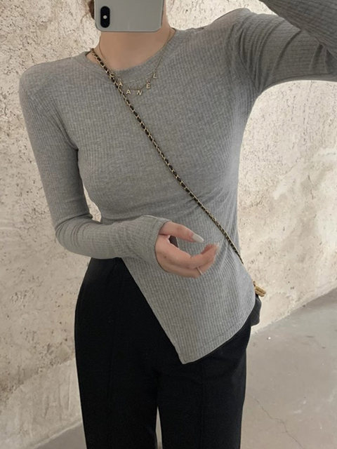 Designed with a Slit at the Hem, Layered with a Long-Sleeved T-Shirt for Women in Autumn and Winter, Super Stylish, Unique, Slim-Fitting and Slimming Base Shirt