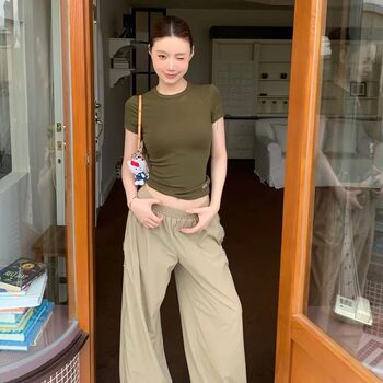 Chic Embroidered Hot Girl Short-Sleeved T-Shirt for Women, Summer 2025 New Style, Slim Fit, Tight-Fitting, Figure-Flattering, Short Top