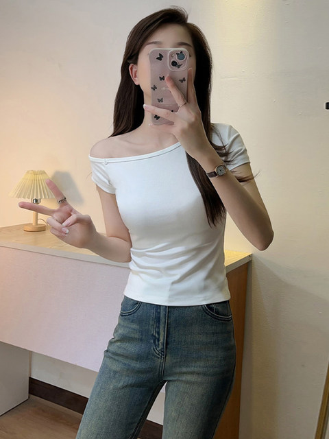 Trendy Off-Shoulder Asymmetrical Neck Short-Sleeve T-Shirt for Women, Spring/Summer 2026 New Style, Petite Asymmetrical Shoulder Korean Fashion Slim-Fit Top