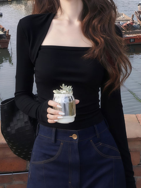 Black Square-Neck Long-Sleeved Bottoming Shirt for Women in Autumn and Winter with a Hepburn-Style Design, Tight-Fitting, Slimming, Simple Inner Wear, French-Style Top