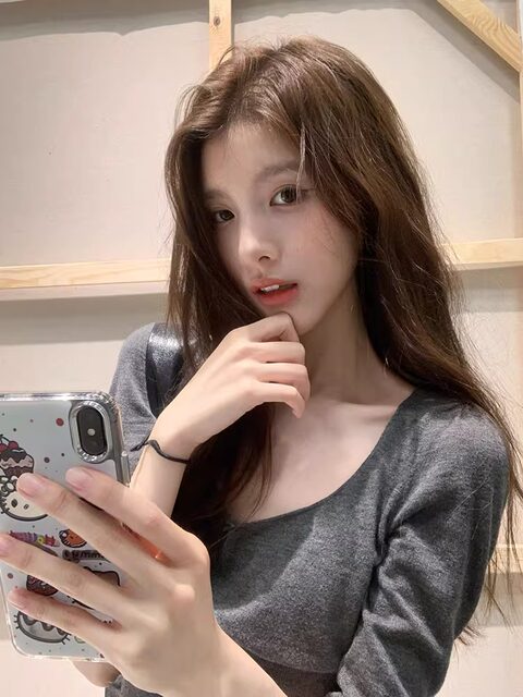 Pure Desire U-Neck Regular Shoulder Short-Sleeve T-Shirt for Women, New Summer Style, High-End Feel, Slim Fit, Sweet, Age-Reducing, Versatile Half-Sleeve Top