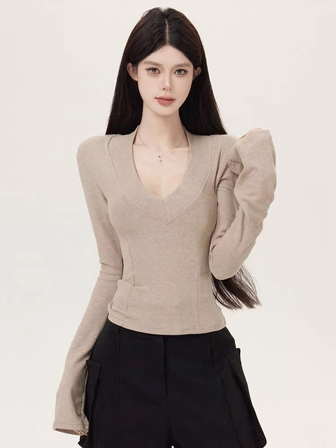 Hot Girl V-Neck Long-Sleeve Base Shirt for Women, New Autumn and Winter Style, Pure and Alluring Temperament, Versatile Slim-Fit Short T-Shirt Top