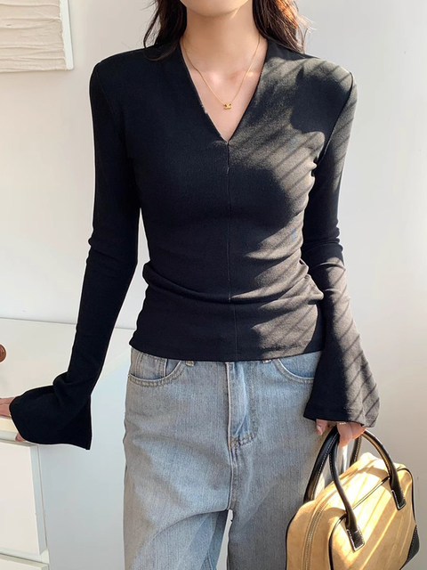 Tight Cuffs Slit Inner Bottoming Knitwear Women's Autumn and Winter Figure-Showing Slimming Look Chic Bell-Sleeved V Neck Top