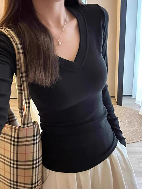 Slim-Fit V-Neck Long-Sleeve T-Shirt for Women, Autumn and Winter Style, Trendy and Flattering, Regular Shoulder, Waist-Cinching, Minimalist Top