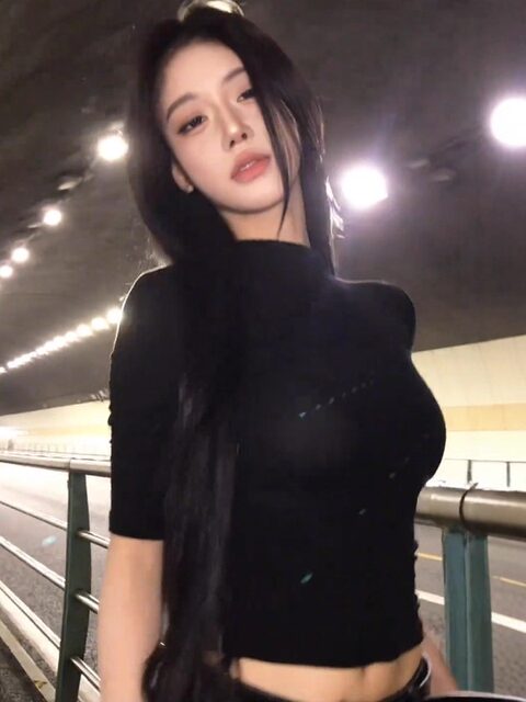 Black Half-High Collar, Regular Shoulder, Mid-Sleeve T-Shirt for Women, New Summer Style, American-Style Spicy Girl Tight-Fitting, Waist-Cinching, Short Base Layer Top