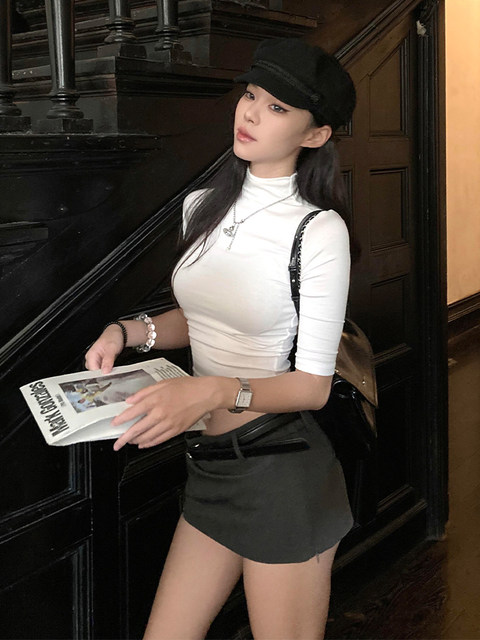 White Half-High Collar Short-Sleeve T-Shirt for Women, Summer 2025, Super Stylish, Slim Fit, Waist-Cinching, Slimming, Base Layer, Elegant Top