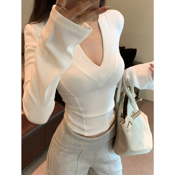 American-Style Spicy Girl V-Neck Tight-Fitting Base Shirt for Women, Autumn and Winter 2025 New Sexy Regular Shoulder Long-Sleeve Slimming Top