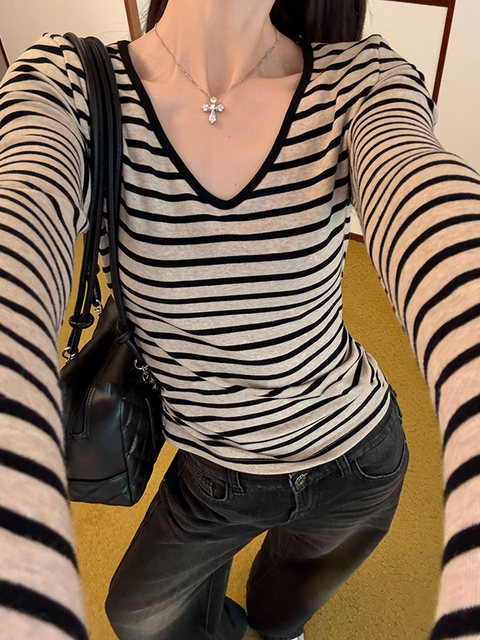 Contrast Color Striped V-Neck Long-Sleeve T-Shirt for Women, Autumn/Winter 2025 New Korean Style Slim Fit Base Layer Chic Top