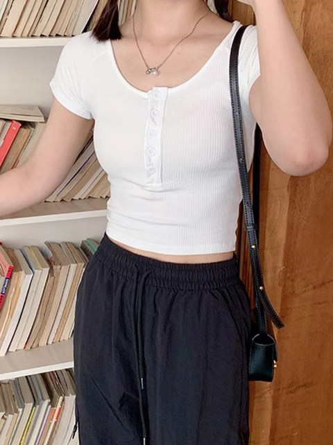 Light Purple Spicy Girl Short-Sleeved U-Neck T-Shirt for Women, Summer 2025 New Style, Unique Button Design, Slimming and Tight-Fitting Short Top