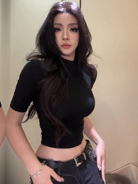 Sexy Hot Girl Black Half-Sleeve T-Shirt for Women, Summer and Autumn, Pure and Alluring Style, Slim Fit, Short, Tight-Fitting, Regular Shoulder Short-Sleeve Top