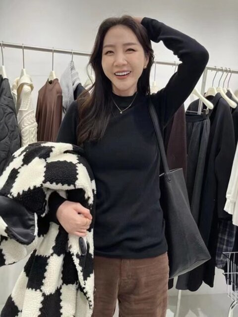 Solid Color Half-High Collar Base Shirt for Women, Autumn and Winter 2025 New Stylish Long-Sleeve T-Shirt for Layering with a Small Stand Collar Top