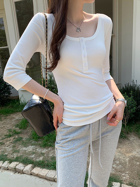 Klein Blue U-Neck Mid-Sleeve T-Shirt for Women, Early Spring 2026 New Style, Pure and Desirable, Niche, Regular Shoulder, Tight-Fitting, Versatile, Slimming Top