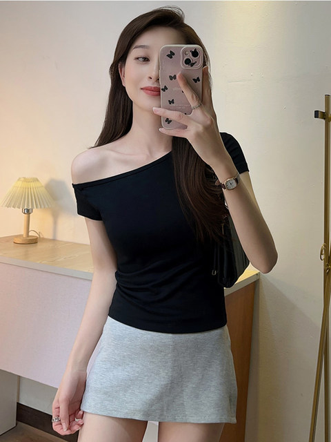 Trendy Off-Shoulder Asymmetrical Neck Short-Sleeve T-Shirt for Women, Spring/Summer 2026 New Style, Petite Asymmetrical Shoulder Korean Fashion Slim-Fit Top