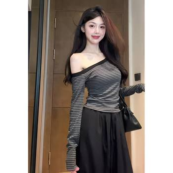 Designed Asymmetrical Striped Base Shirt for Women, Autumn Long-Sleeve Off-Shoulder Slim-Fit Versatile Shoulder-Baring Short Top for Trendy Girls