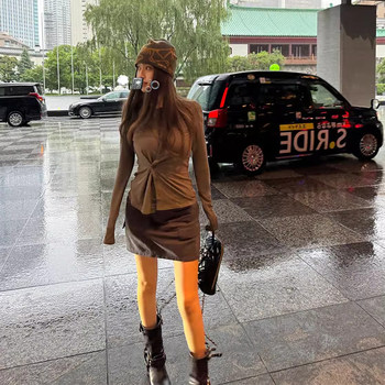 Chic Design with Diagonal Buttons, Long-Sleeved T-Shirt for Women, Autumn and Winter, High-End Fashion, Versatile, Stylish, Figure-Flattering, Slimming Top