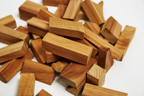 Natural century-old camphor wood scraps solid wood camphor wood strips for flooring wardrobe drawers insect-proof and moth-proof