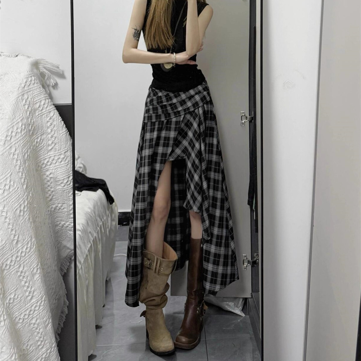 American-style black plaid irregular plaid midi skirt for women, summer, petite, high-waisted, slimming, elegant long skirt.