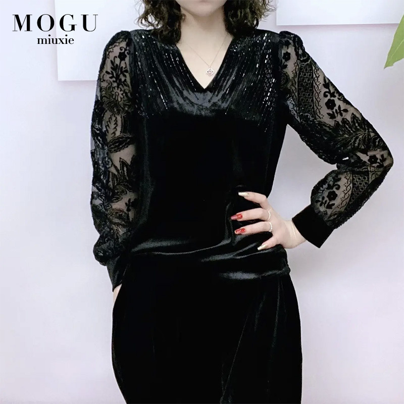 Velvet Lace Patchwork Inner Top for Middle-Aged Moms, Youthful and Fashionable V-Neck Rhinestone Embellished Base T-Shirt