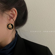 Korean temperament advanced sense earrings female Net Red personality earrings 2021 New Tide round retro harbor wind ear ornaments