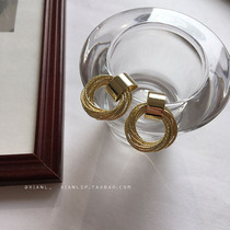 2021 New Tide exquisite cold wind metal earrings female temperament Korean advanced sense earrings Net red ear jewelry