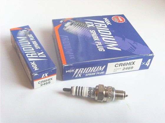 Japan Imported NGK motorcycle spark plug Iridium spark plug CR8HIX CR9HIX