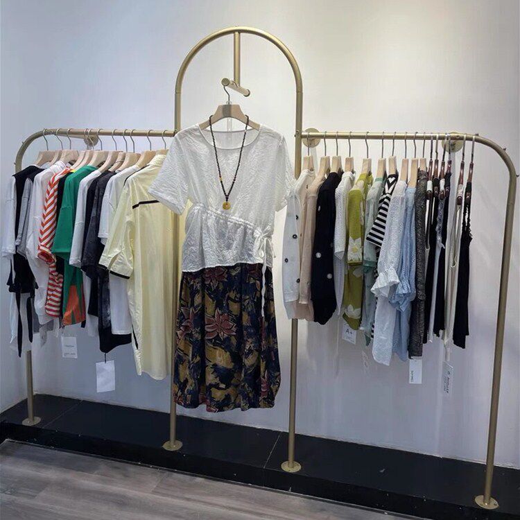 Clothing Store Display Rack Upper Wall Clothing Display Racks Women's Clothing Store Shelves Gold Iron Art Wall-mounted Wedding racks