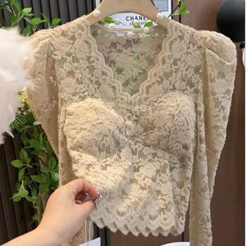 ເສື້ອຢືດສາຍຄໍ v-neck hollow brushed lace shirt for women 2023 autumn style new with pad pad and inner bottoming shirt top