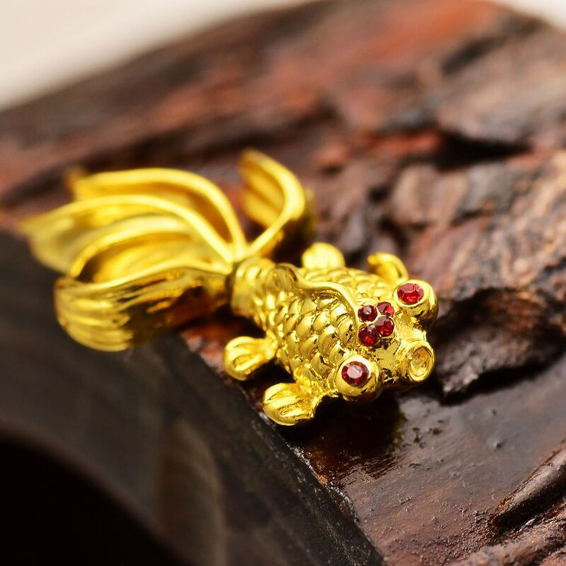 Authentic 18K Gold-Colored Small Goldfish Pendant, Hand-Woven, Non-Fading, Women's Pendant, Inlaid, Exclusive Store Gift