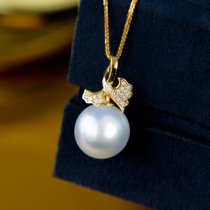 Cranberry Dance Butterfly Wei Love Show Liao White Pearl Pendant 18K Gold Natural Seawater Necklace Temperament Lock Bone Chain