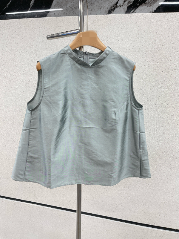 2026 Summer European High-Quality Simple and Stylish Stand-Collar Sleeveless Vest for Women, Elegant Slim-Fit Silk Top Tank Top 2026 Summer European High-Quality Simple and Stylish Stand-Collar Sleeveless Vest for Women, Elegant Slim-Fit Silk Top Tank Top