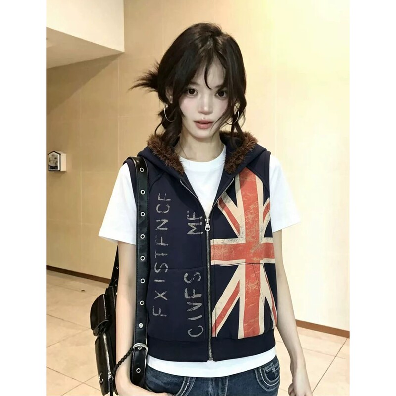 American Retro Distressed Printed Frayed Hooded Vest for Women, Autumn and Winter Sleeveless Vest, Couple's Zip-Up Short Top American Retro Distressed Printed Frayed Hooded Vest for Women, Autumn and Winter Sleeveless Vest, Couple's Zip-Up Short Top