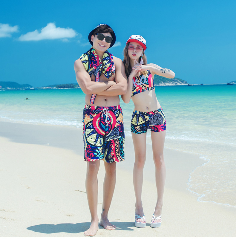 Cặp đôi đồ bơi nữ Bộ bikini ba mảnh ngực nhỏ tụ tập bên bờ biển kỳ nghỉ bãi biển Cặp đôi phù hợp với quần đi biển nam đồ đôi trắng đi biển	