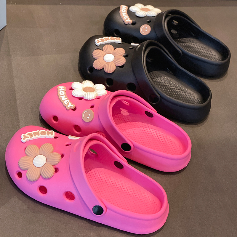 Women's Trendy Outdoor Clogs for Summer 2024, New Beach Style, Closed-Toe Soft-Soled Half-Slippers for Women