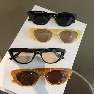 European and American Retro Triangular Cat-Eye Sunglasses for Women with Small Faces, High-End Feel, ins Small Frame Sun Protection, Stylish Photo-Taking Sunglasses