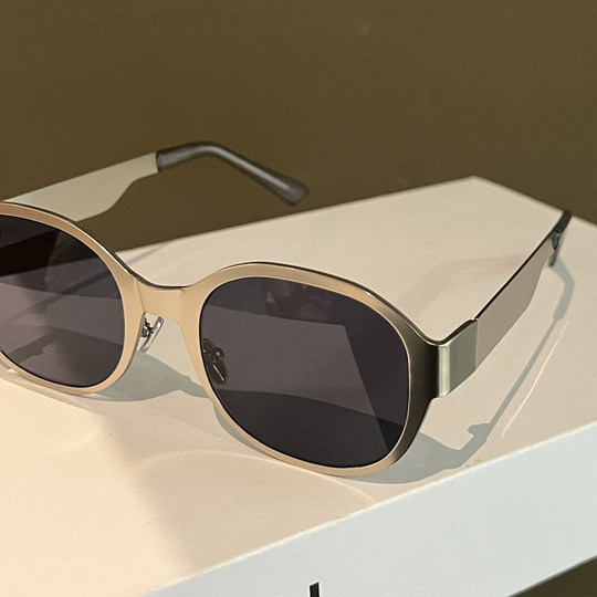 Korean version of ins metal texture retro concave shape sunglasses for men and women, versatile large frame slimming street style sunglasses