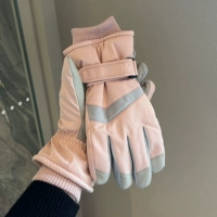 Розовые женщины