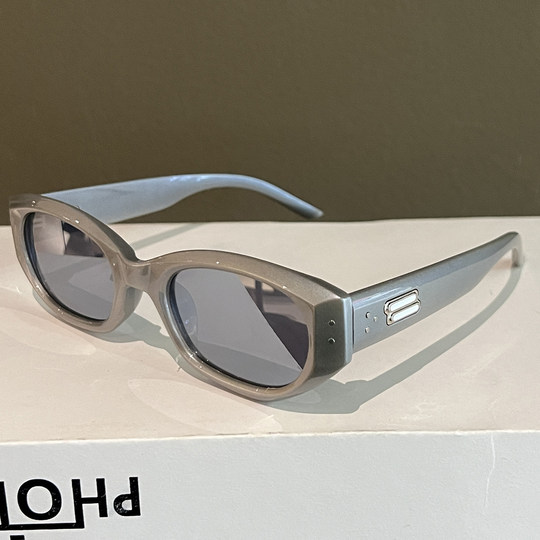 Men's handsome personalized small frame cat-eye sunglasses 2025 new versatile high-end photo concave shape sunglasses for women